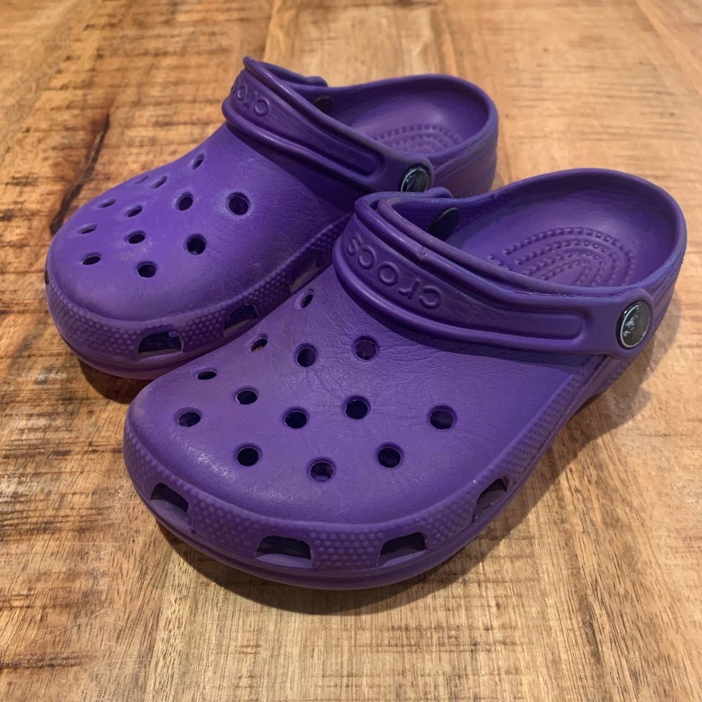 ✂️(3 for $25) Crocs Purple Kids Size 3 Sandals water Shoe
